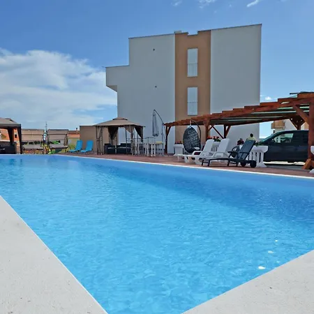 Apartamento Lovely In With Swimming Pool