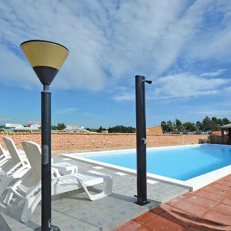 Cozy In With Outdoor Swimming Pool *