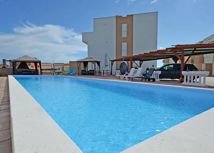Apartamento Lovely In With Swimming Pool