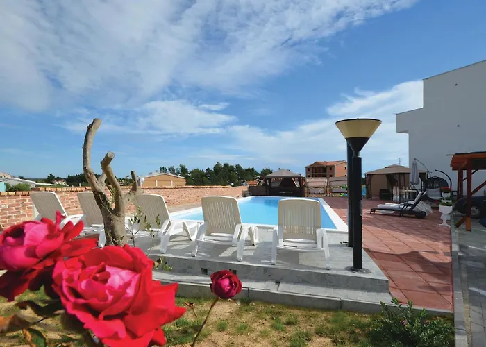 Lovely In With Swimming Pool Apartamento Nin