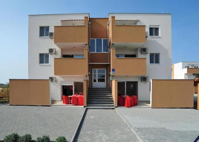 Apartamento Lovely In With Swimming Pool *