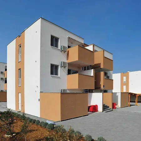 公寓 Cozy In With Outdoor Swimming Pool